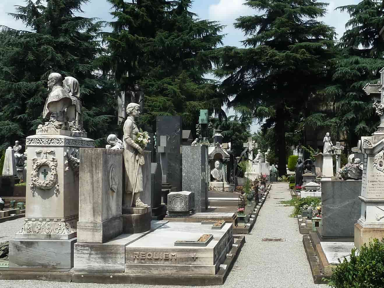 могилы в италии